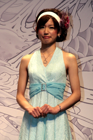 Illustration for article titled Yakuza 4 Makes Porn Star Nervous, Pure Popstar Sexy